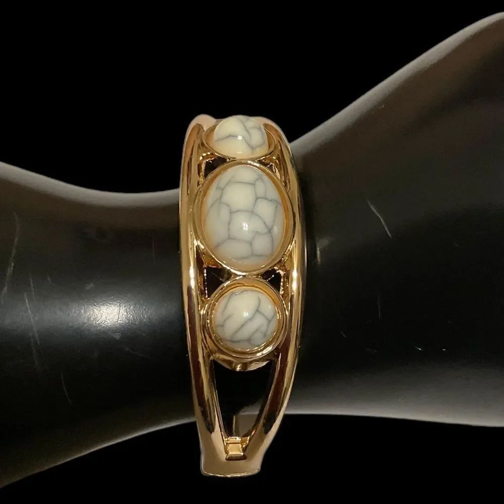 White Turquoise Bracelet   - Picture 3 of 11